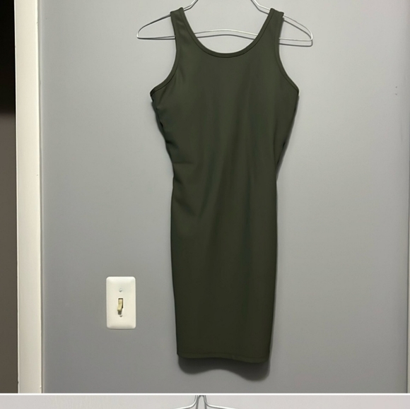 Halara green dress with shelf bra - Picture 3 of 4